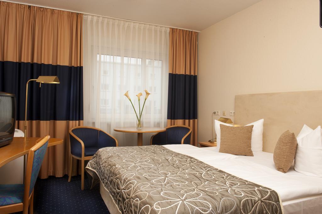 Готель Tryp By Wyndham Bremen Airport Номер фото