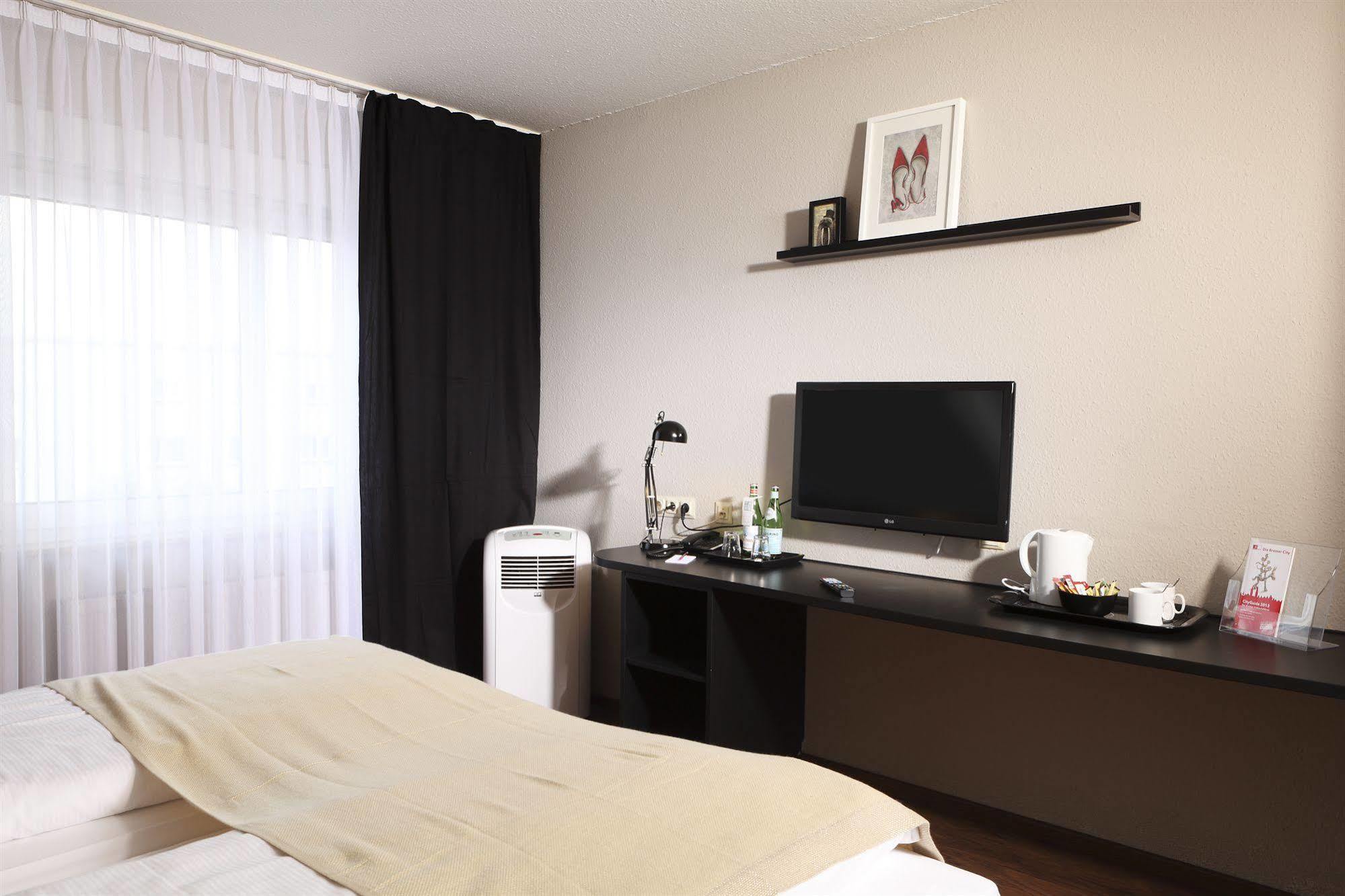 Готель Tryp By Wyndham Bremen Airport Екстер'єр фото