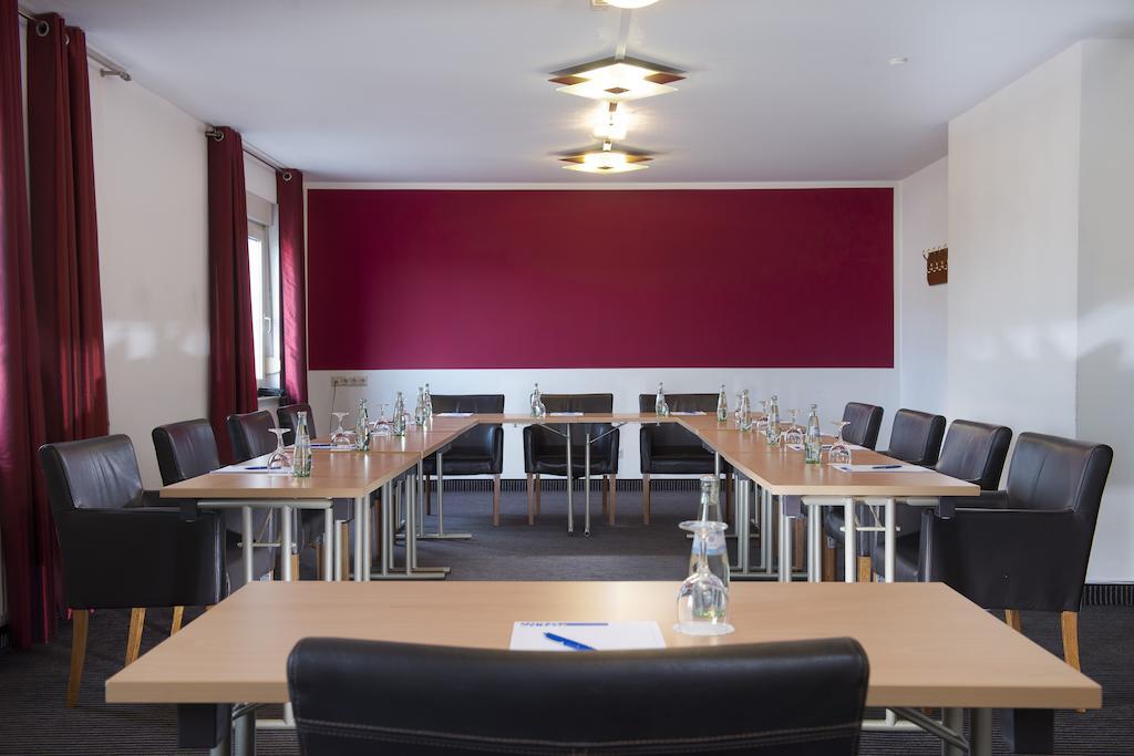 Готель Tryp By Wyndham Bremen Airport Бізнес фото