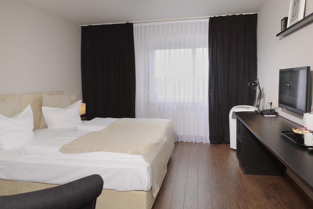 Готель Tryp By Wyndham Bremen Airport Номер фото